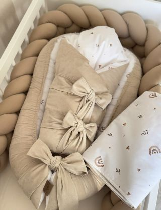 Jemná, nežná, neutrálna výbavička vo vzore ,,Natural”. 🤎 Jemné tóny béžovej, hnedej vytvárajú výbavičku, ktorá je...